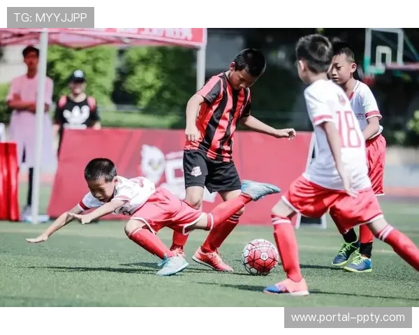 法甲俱乐部社区活动拓展，青年足球培训项目参与度创新高