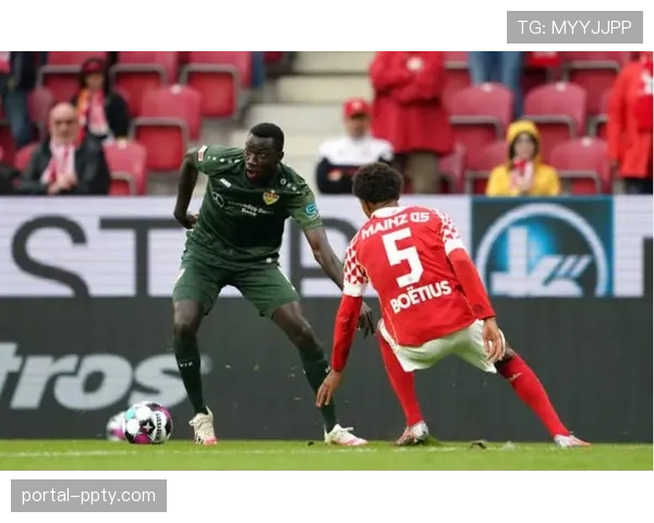 特写瞬间:老将夸利亚雷拉罚入勺子点球,致敬昔日经典 特写瞬间:老将夸利亚雷拉罚入勺子点球,致敬昔日经典